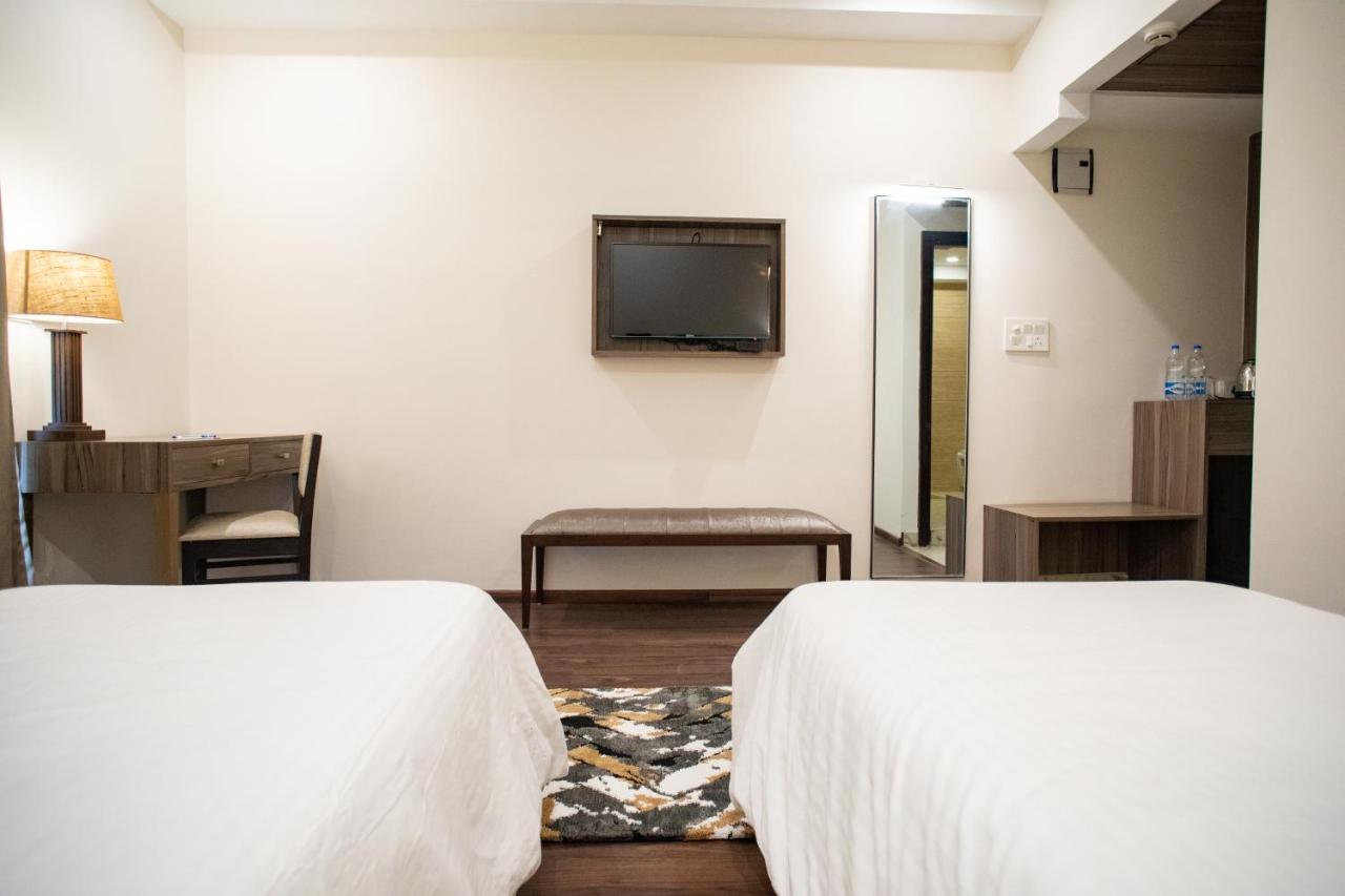 Hotel Alaya Дехрадун Экстерьер фото