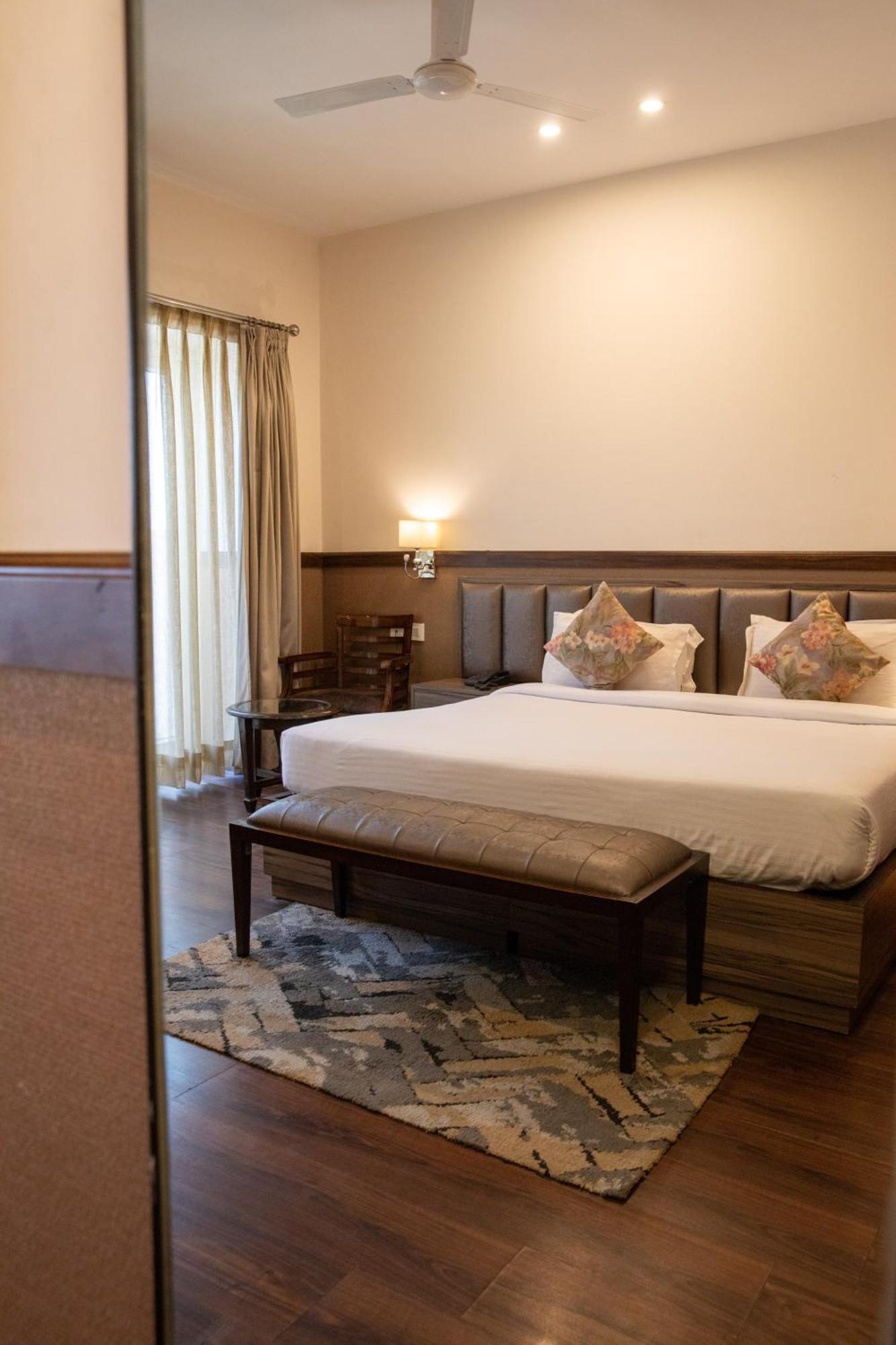 Hotel Alaya Дехрадун Экстерьер фото