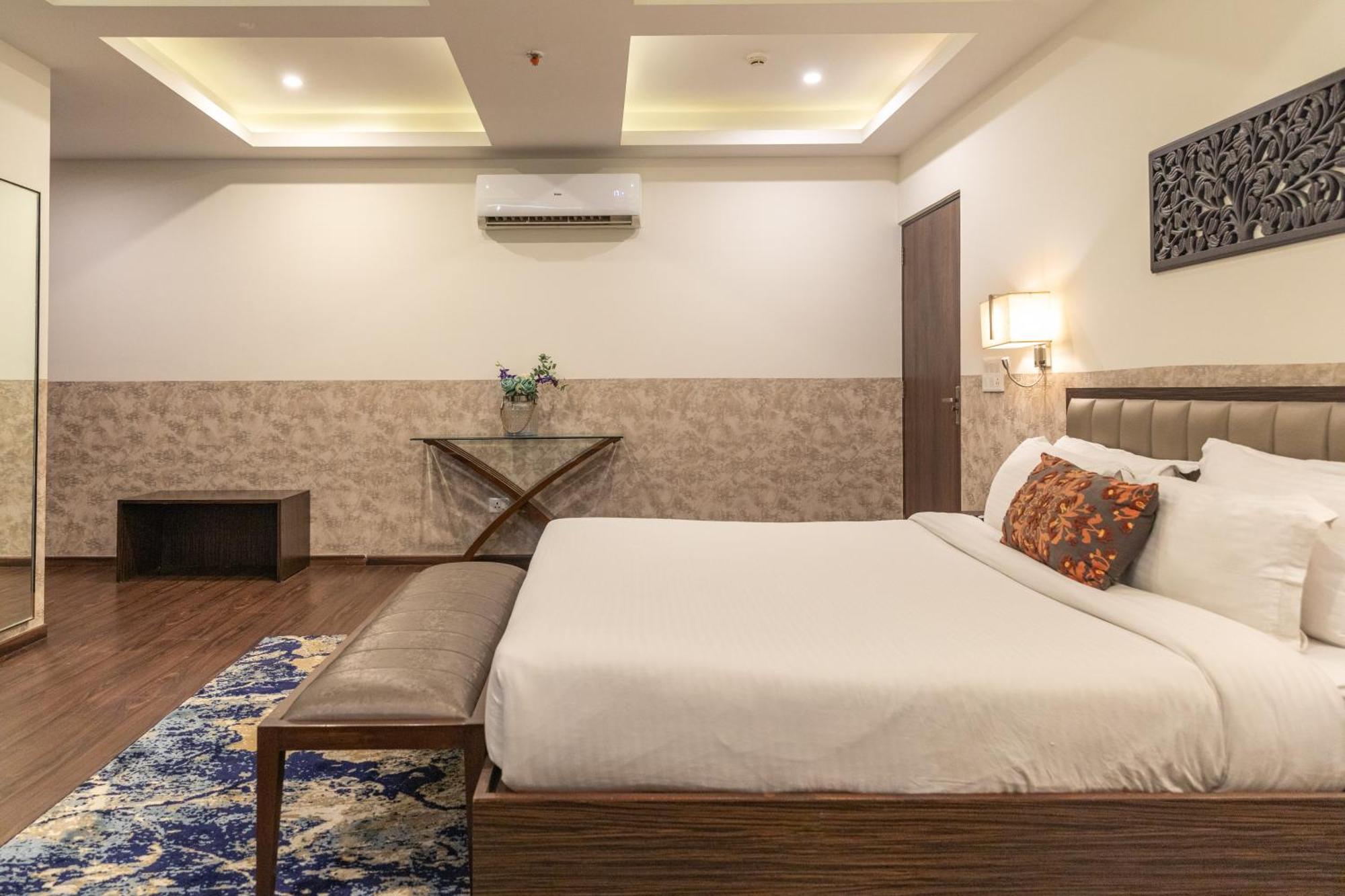 Hotel Alaya Дехрадун Экстерьер фото